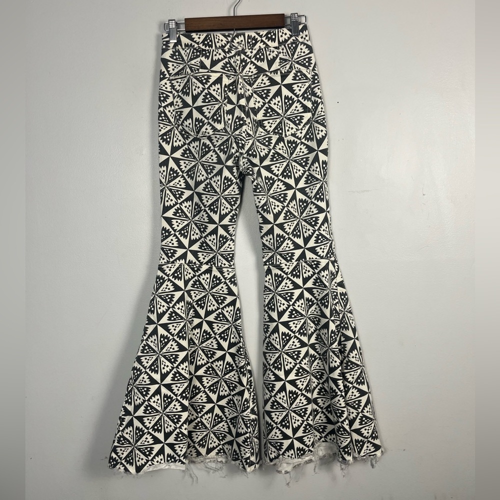 We the free free people Just Float On Printed Flare Jeans size 27 - Picture 4 of 9